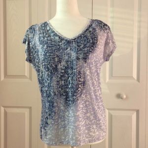 Red ruby lined top in bluish brush strokes print.